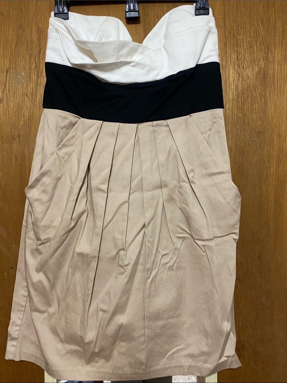 B. Smart White, Black & Beige Colorblock Pleated Pencil Skirt